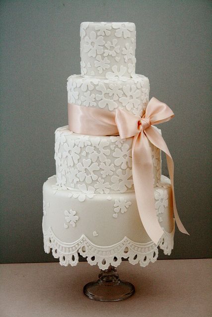 delicate lace cakes 33