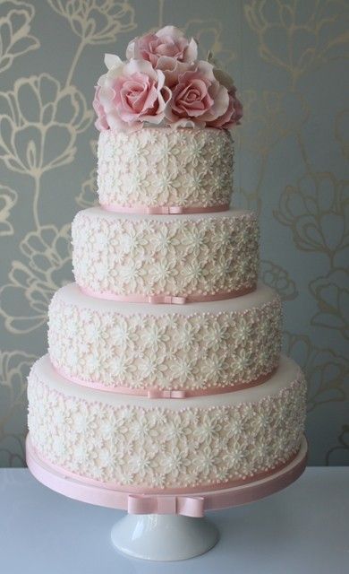 delicate lace cakes 34